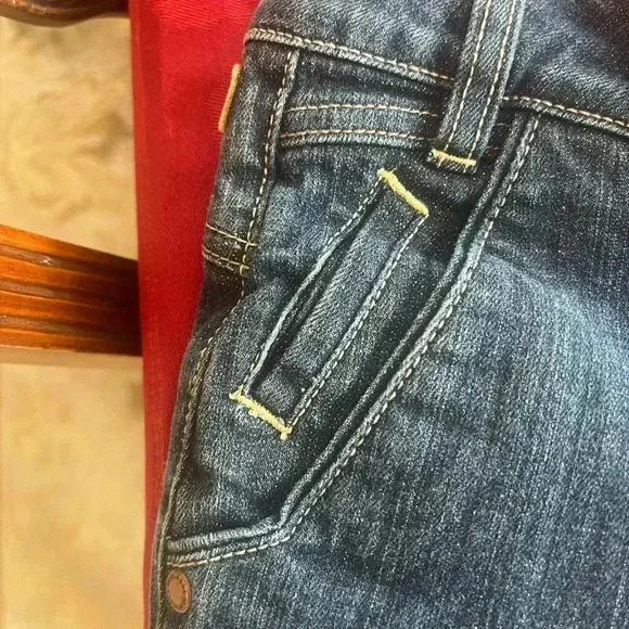 DKNY Bermuda Jean shorts. Size 8 excellent condition. Cuff hem. - Picture 12 of 14